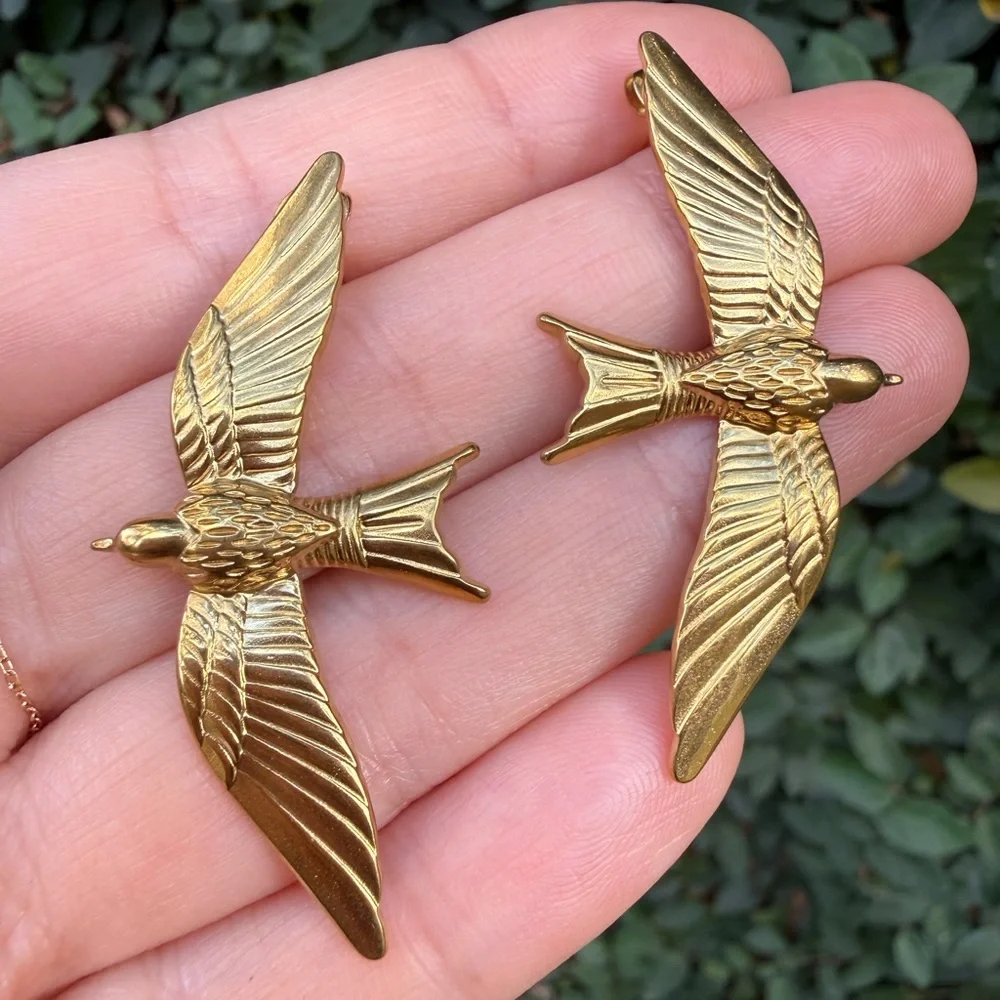 Gold large sparrow earrings
Stainless steel waterproof bird earrings studs - Picture 5 of 10
